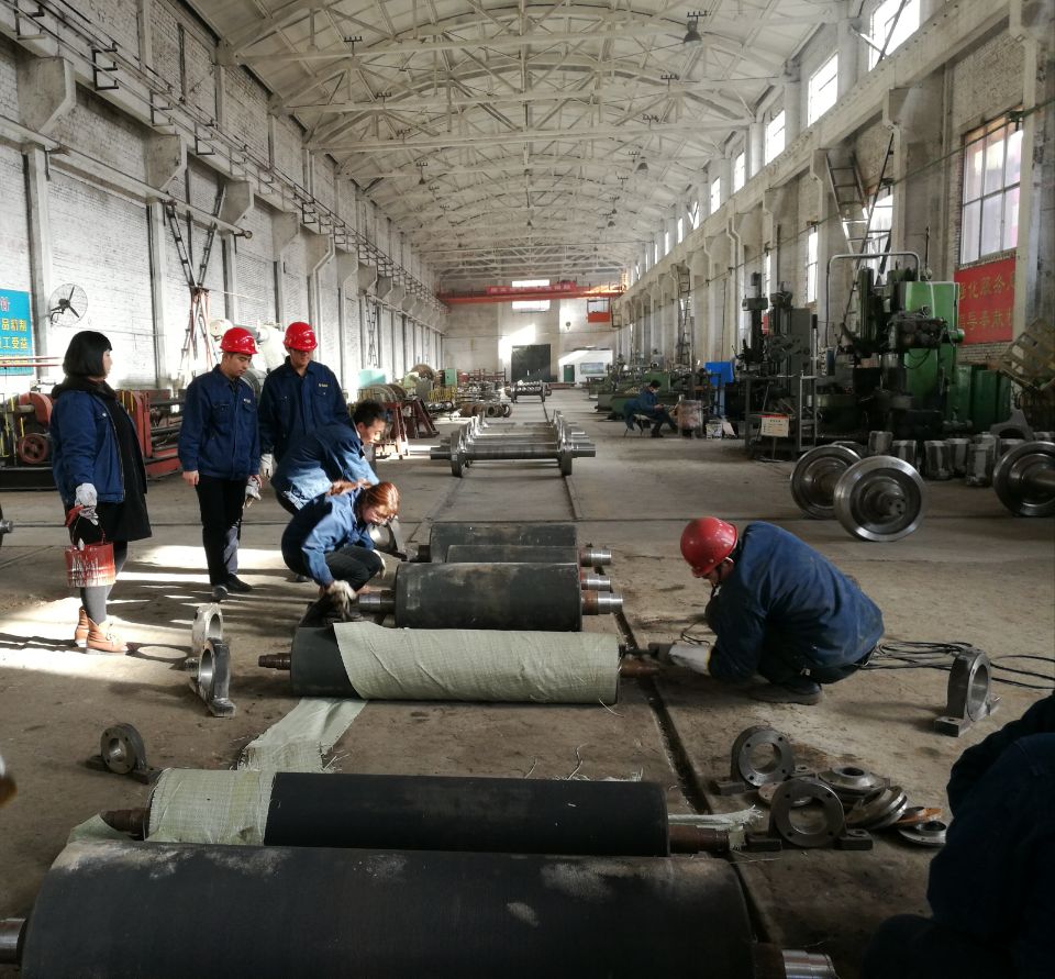 周末加班進一線 義務(wù)勞動展風(fēng)采