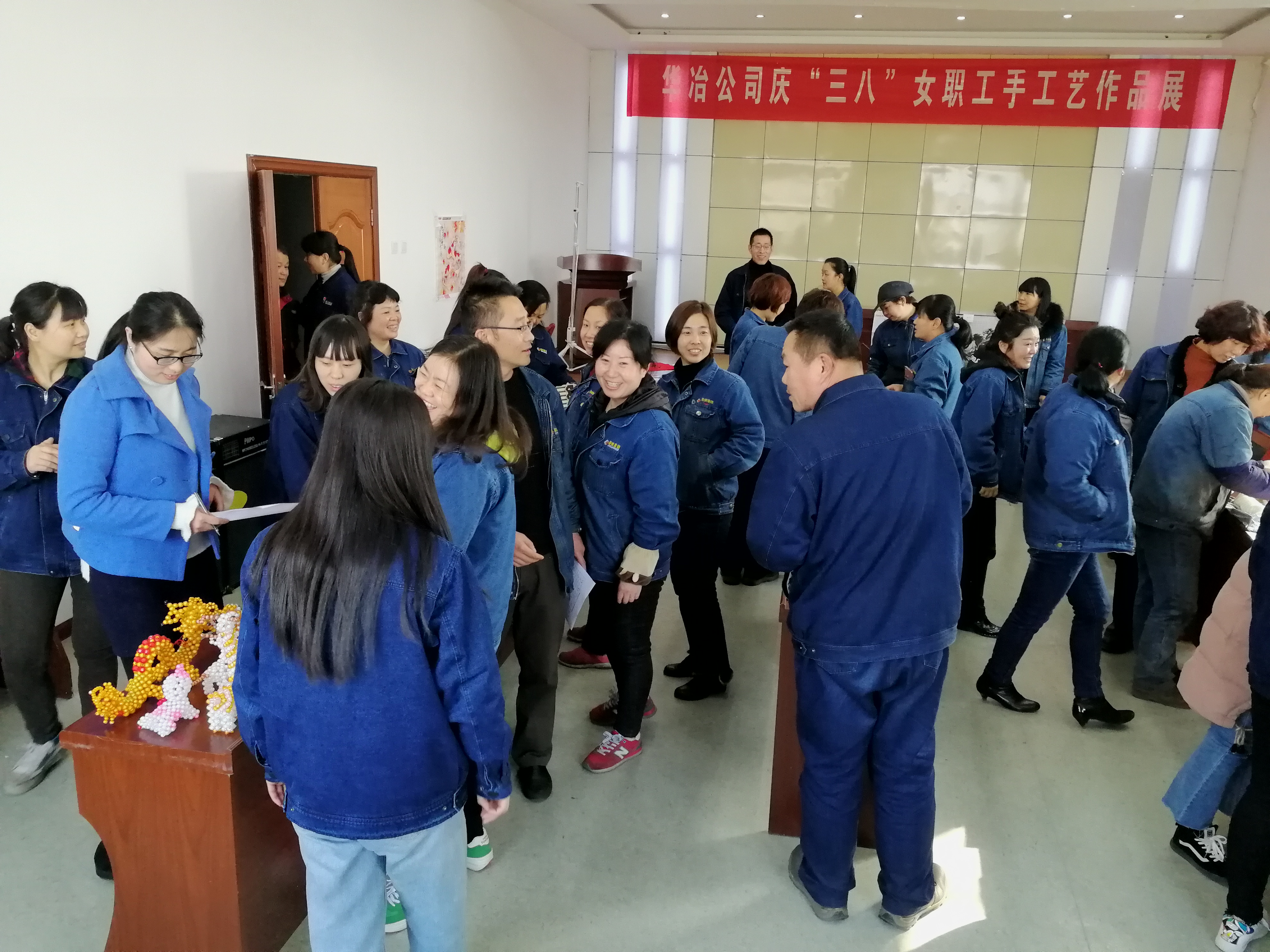 ��Ů���ǻ�   չ�Aұ�L(f��ng)�ɡ���ӛ�Aұ��˾Ů���ֹ�ˇ��Ʒչ