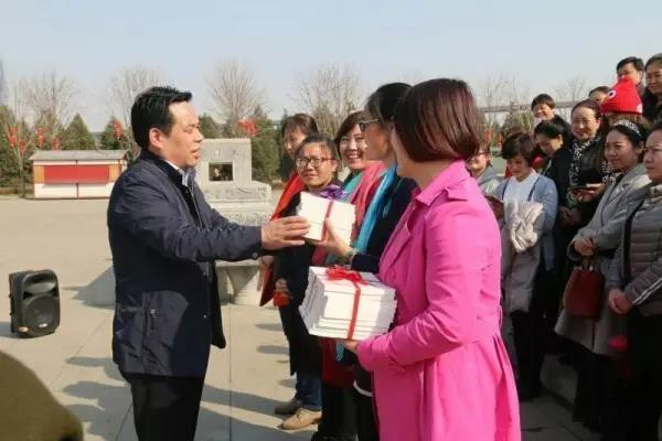 ��䓼��F������Ů��ί�_չϵ�л�ӑcף���ˋDŮ��(ji��)