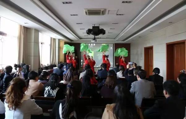 ��䓼��F������Ů��ί�_չϵ�л�ӑcף���ˋDŮ��(ji��)