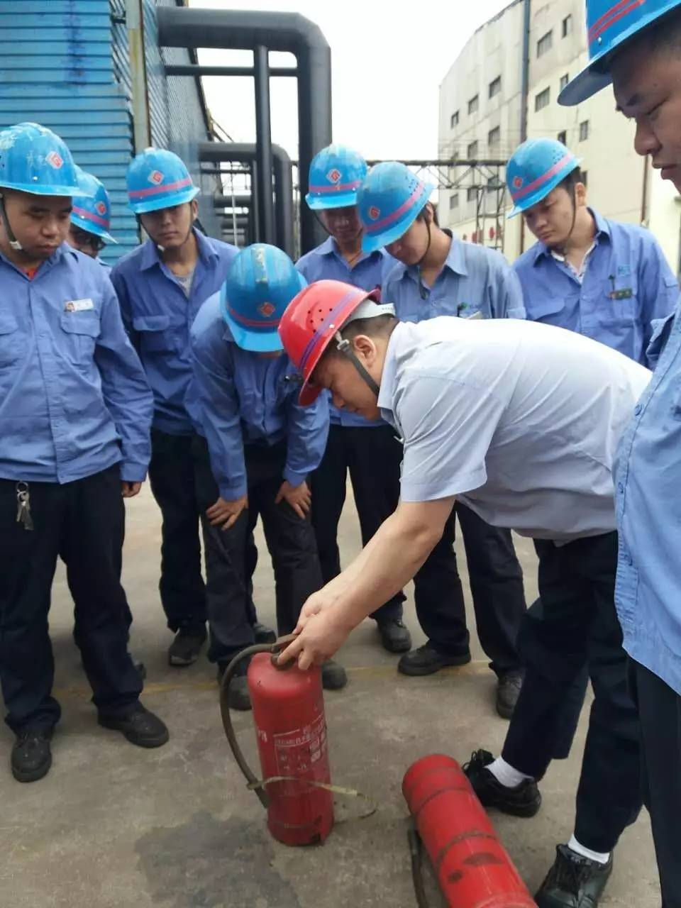 華富新能源、綜合服務(wù)公司積極開展“安全生產(chǎn)月”活動